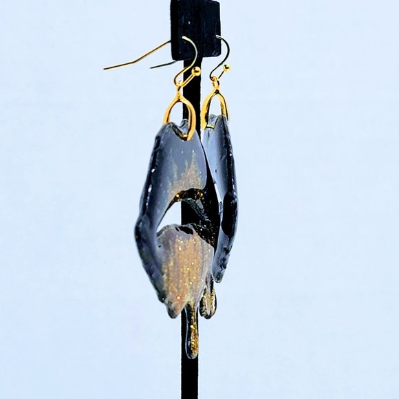 ⭐️SOLD⭐️🆕MBM "Black Gold" Drip Lip Earrings 3" - Picture 6 of 13